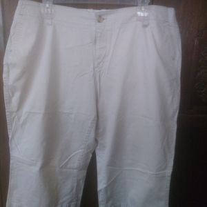 Old Navy plus 22 cream capris